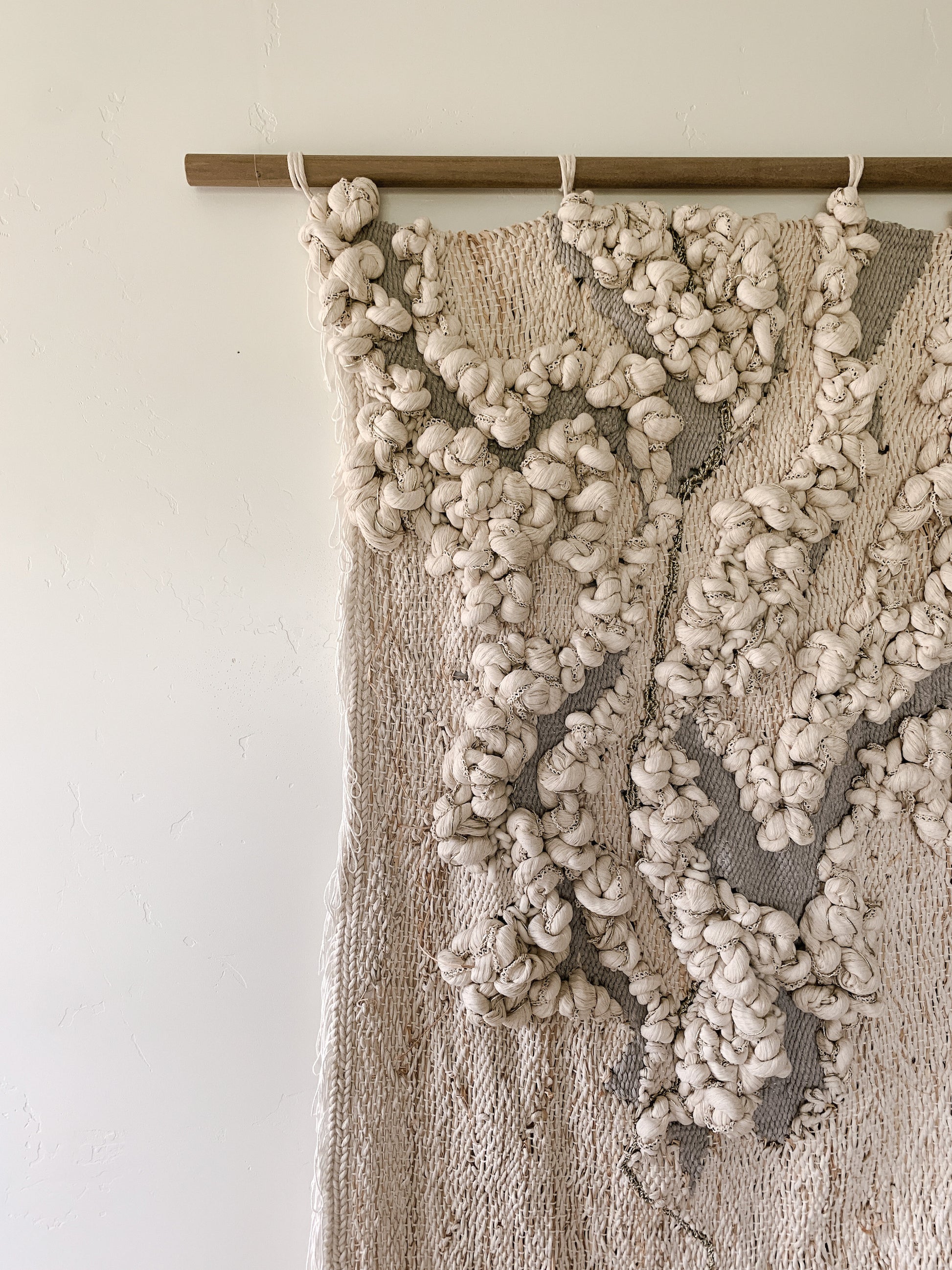Sculptural soft art made with cotton and linen fibers, embracing both structure and spontaneity. Organic  texture and bubbly knots.