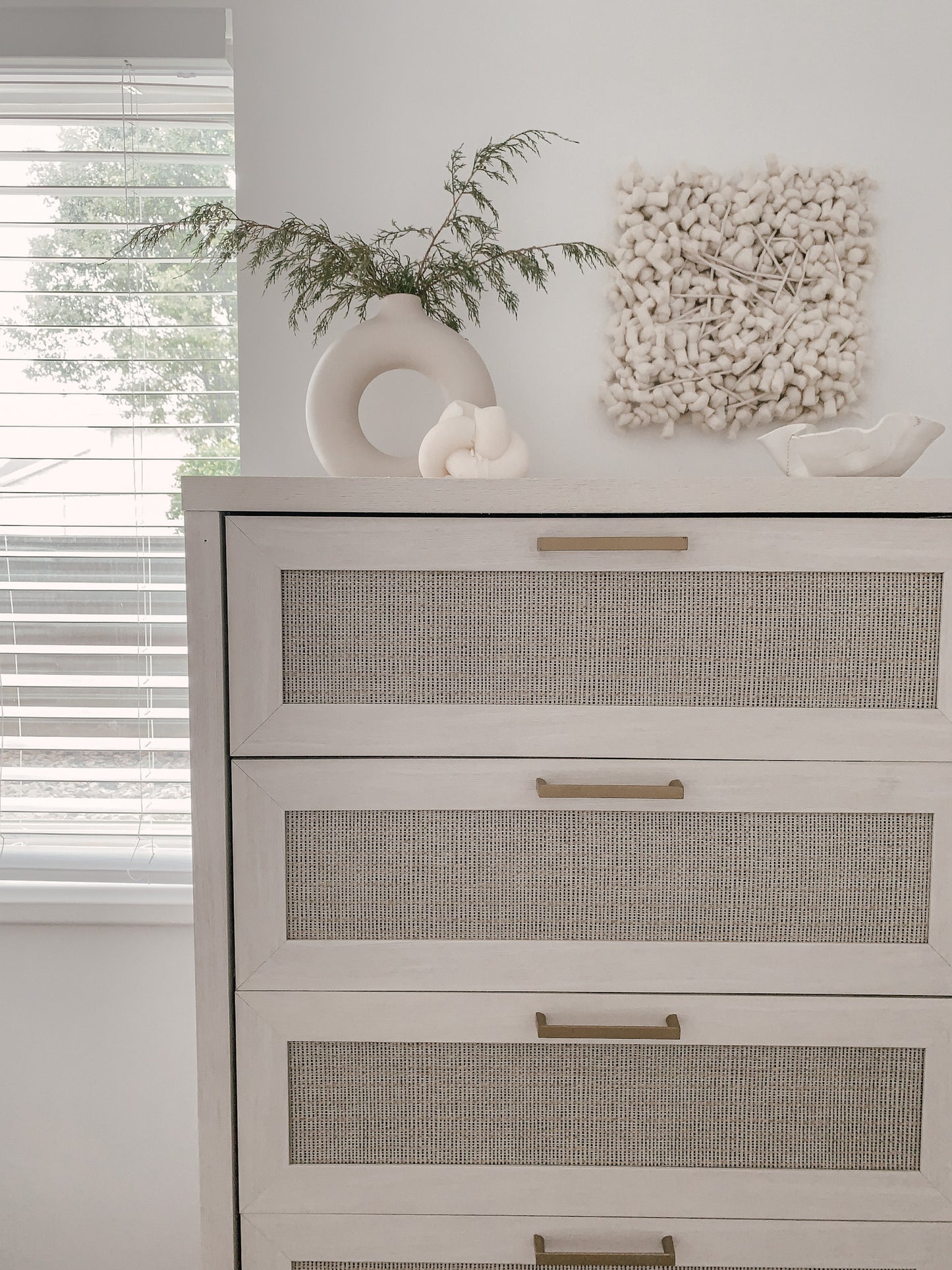 Contemporary fiber expression made with eco-conscious materials and intuitive patterning.
simple home piece with intricate detail.